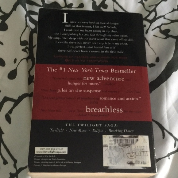 TWILIGHT New Moon Paperback by Stephanie Meyer 2008 - Picture 4 of 8